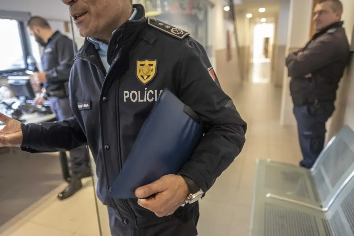 PSP apreendeu os cigarros e o dinheiro