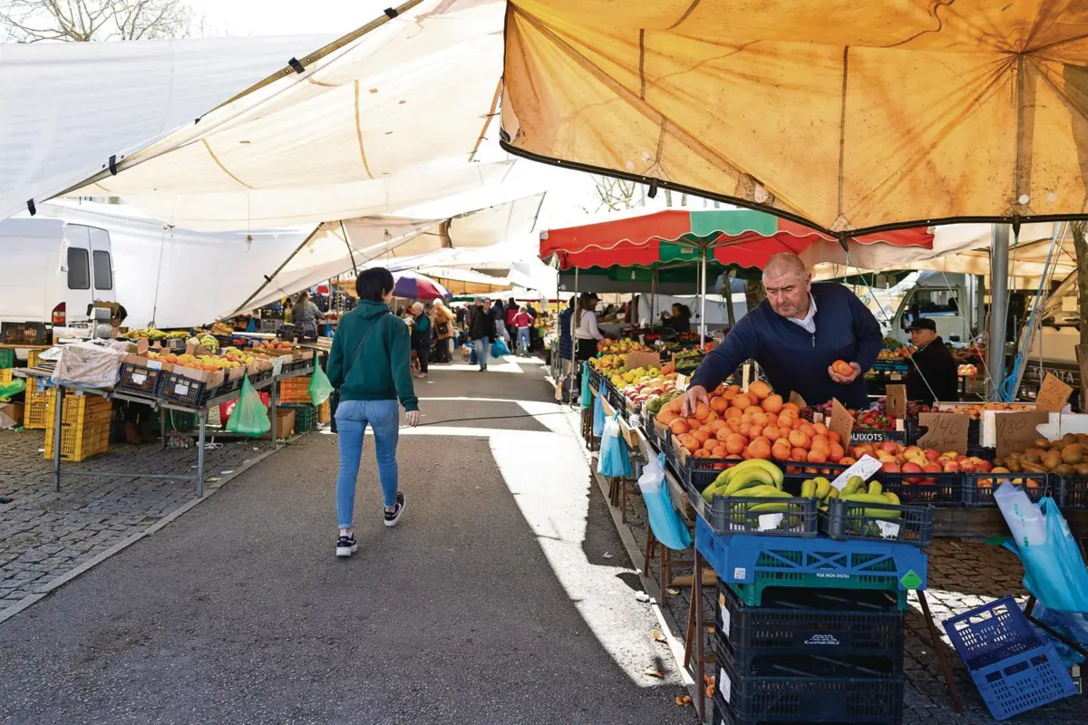 Feira de Espinho, que se realiza todas as segundas-feiras, continua a ser das principais atrações do concelho