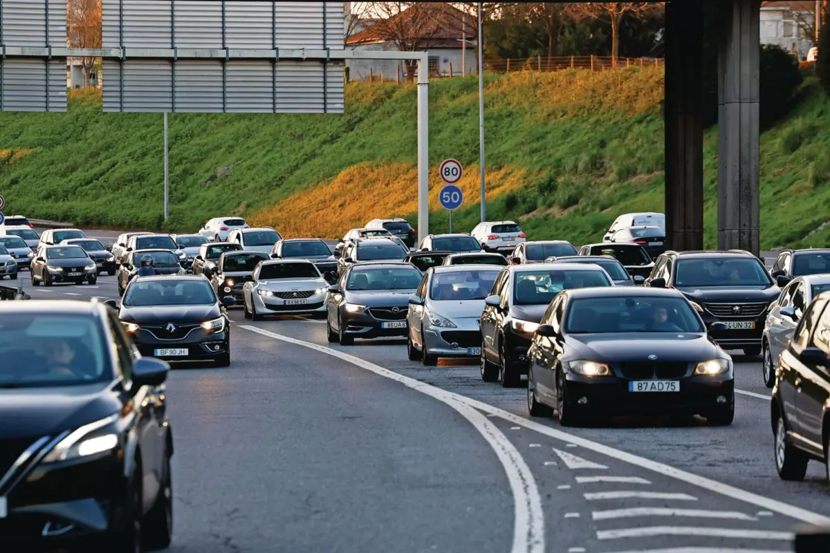 Trânsito está condicionado na VCI