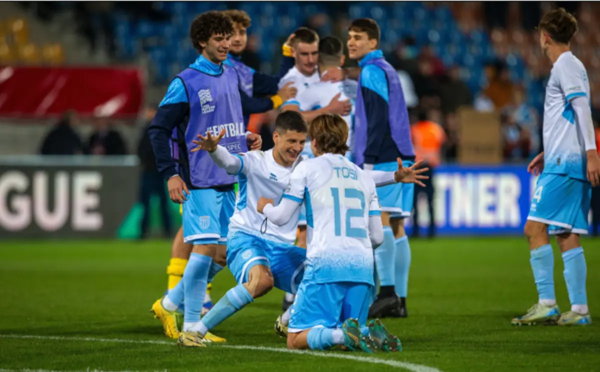 Os jogadores de San Marino festejam a vitória em Vaduz