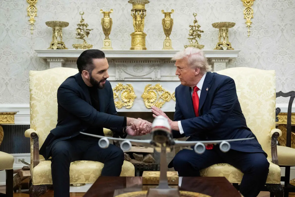 O presidente de El Salvador Nayib Bukele com o seu homólogo norte-americano Donald Trump