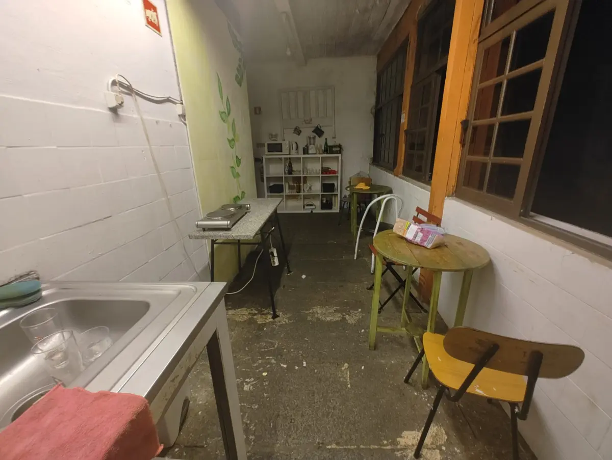 Clientes destacam falta de higiene e chuva no interior