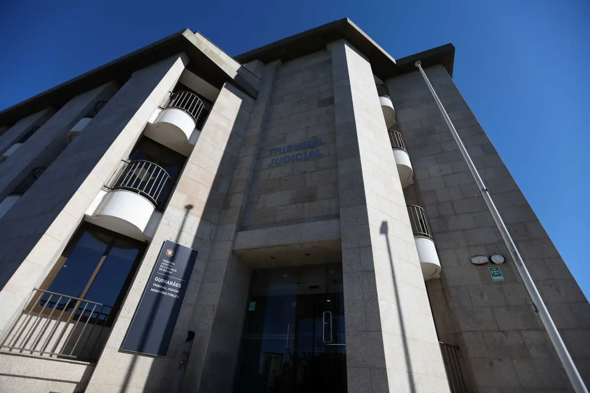 Imagem de contexto do artigo Seis anos e meio de prisão para adolescente que abusou de duas meninas em Famalicão