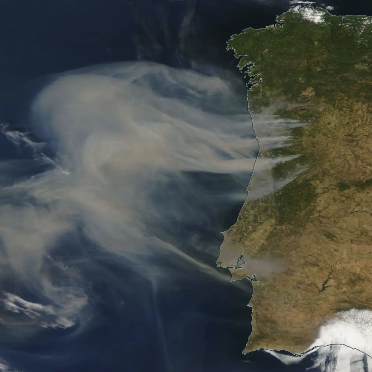 Nuvem de fumo vista a partir do Espaço