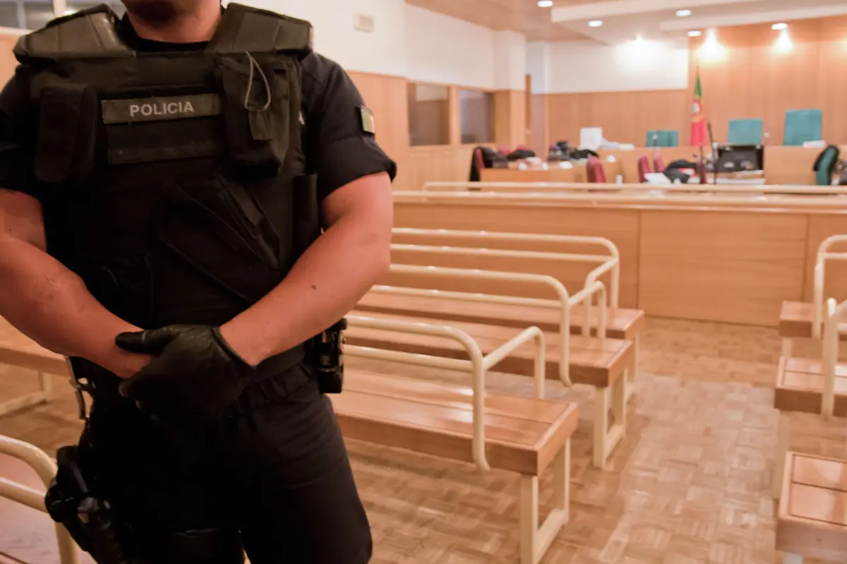 Polícia do Corpo de Intervenção é suspeito de perseguir e controlar a ex-mulher no Algarve