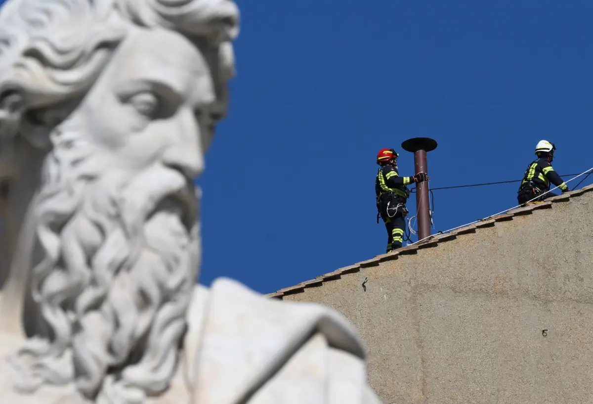 Imagem de contexto do artigo Vaticano instala chaminé no topo da Capela Sistina