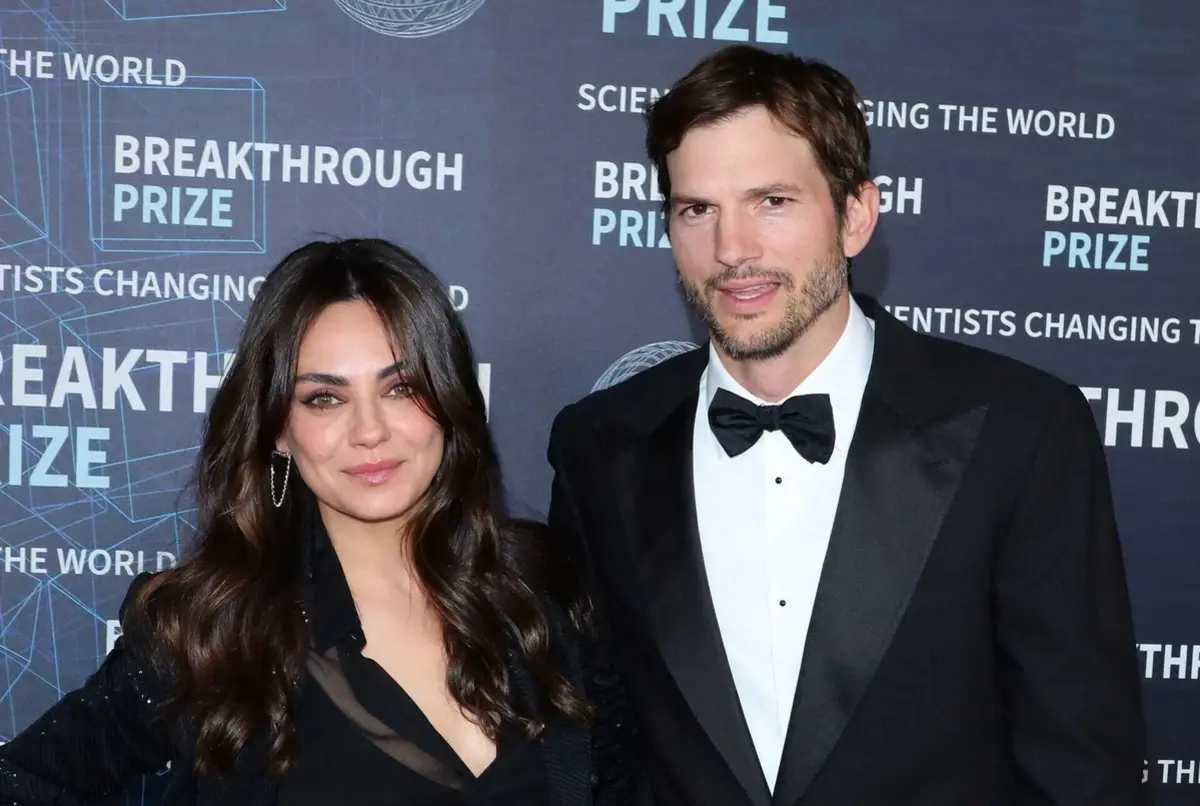Mila Kunis e Ashton Kutcher divertiram-se na plateia