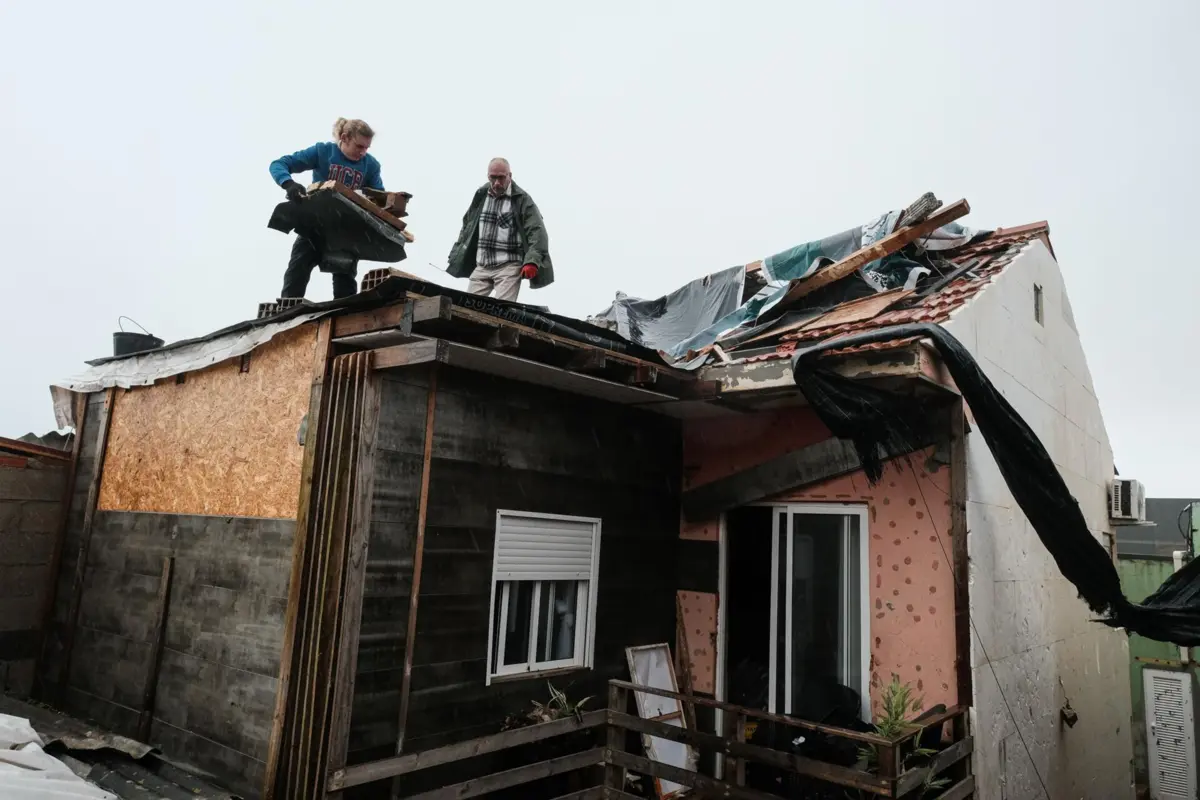 Imagem de contexto do artigo Vieira de Leiria reergue-se com telhas doadas de vários pontos do país