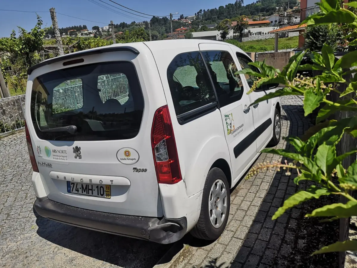 Carrinha é utilizada para prestar apoio a 25 utentes
