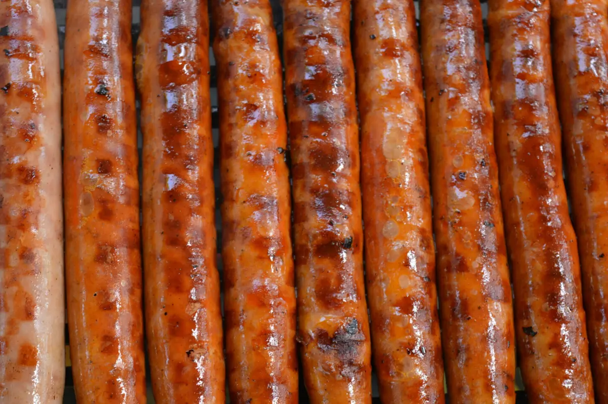 Salsichas estão entre os produtos visados