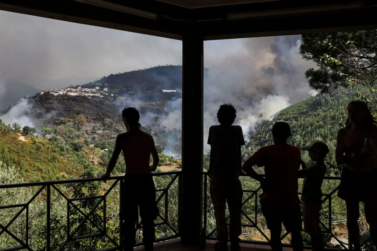 Este incêndio deflagrou ao início da tarde de quinta-feira junto à povoação do Candal