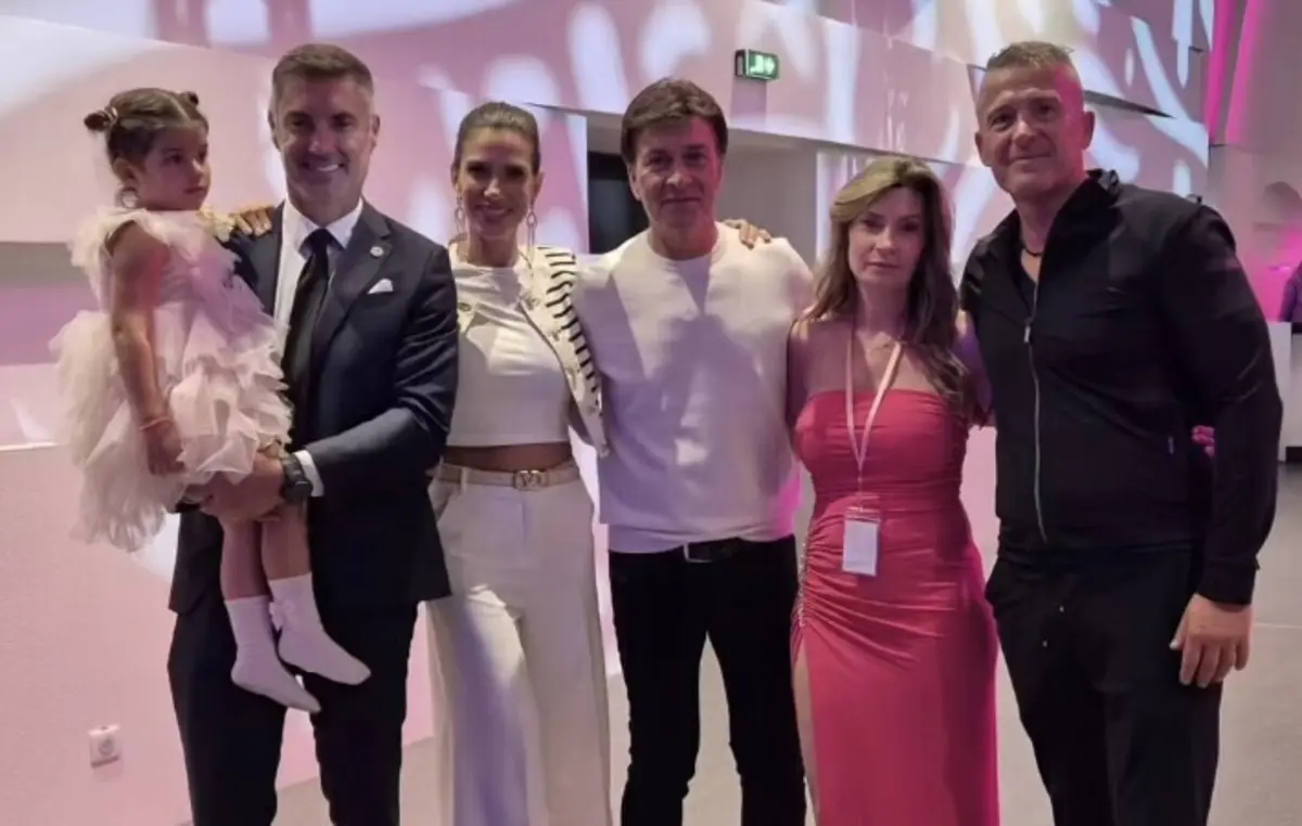 Vítor Baía (com a filha ao colo) e a companheira, Andreia Santos, com Tony Carreira e o casal Dominic Fernandes e Ana Rebelo