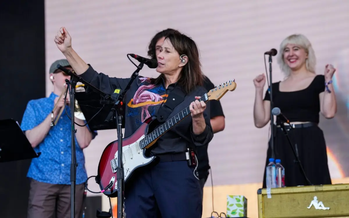 Concerto de Kim Deal foi apoteótico