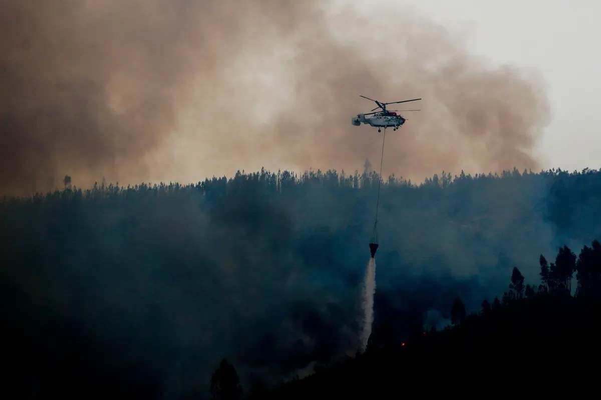 Uma das frentes de fogo ativas no concelho de Arganil mudou de direção