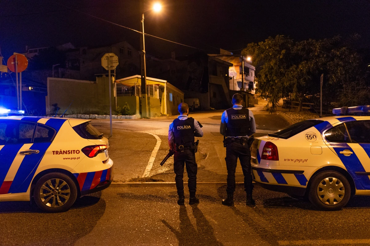 Jovens foram também indiciados por um crime de detenção de arma proibida