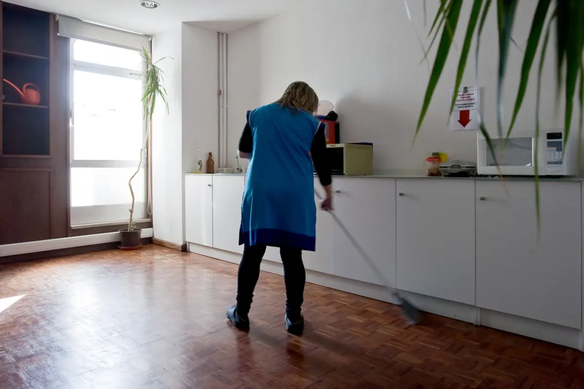 Imagem de contexto do artigo Empregada doméstica indemnizada em sete mil euros por ter sido despedida após baixa em Espanha