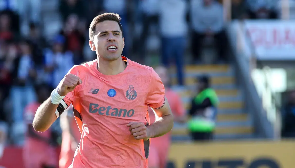 Bednarek festeja o golo da vitória frente ao Nacional