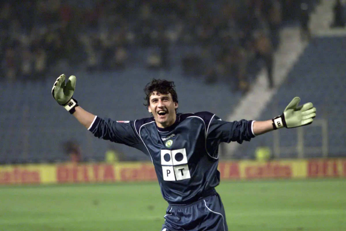 Nélson Pereira foi campeão nacional pelo Sporting em 1999/00 e 2001/02