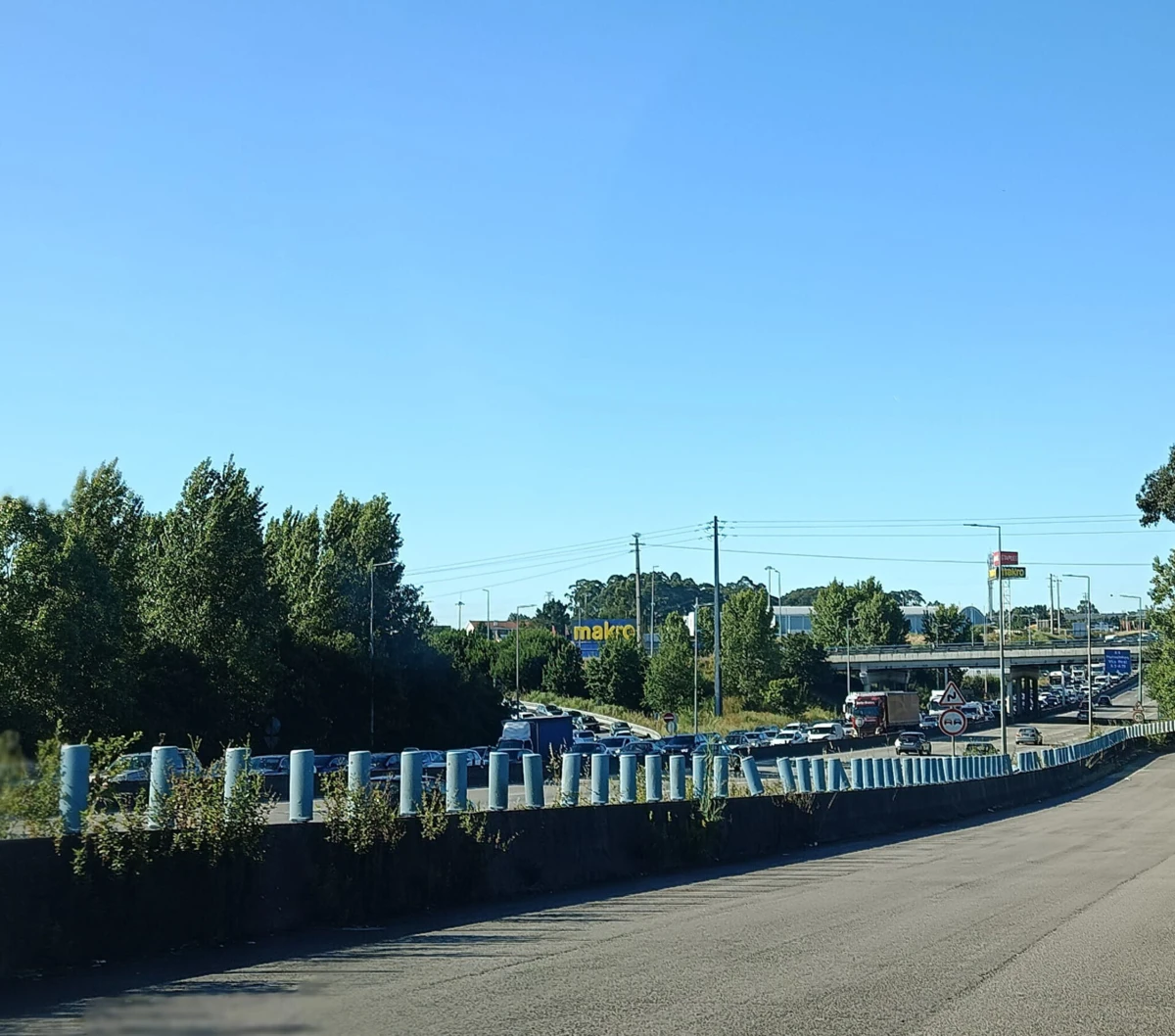 Acidente está a provocar engarrafamentp na Via Norte