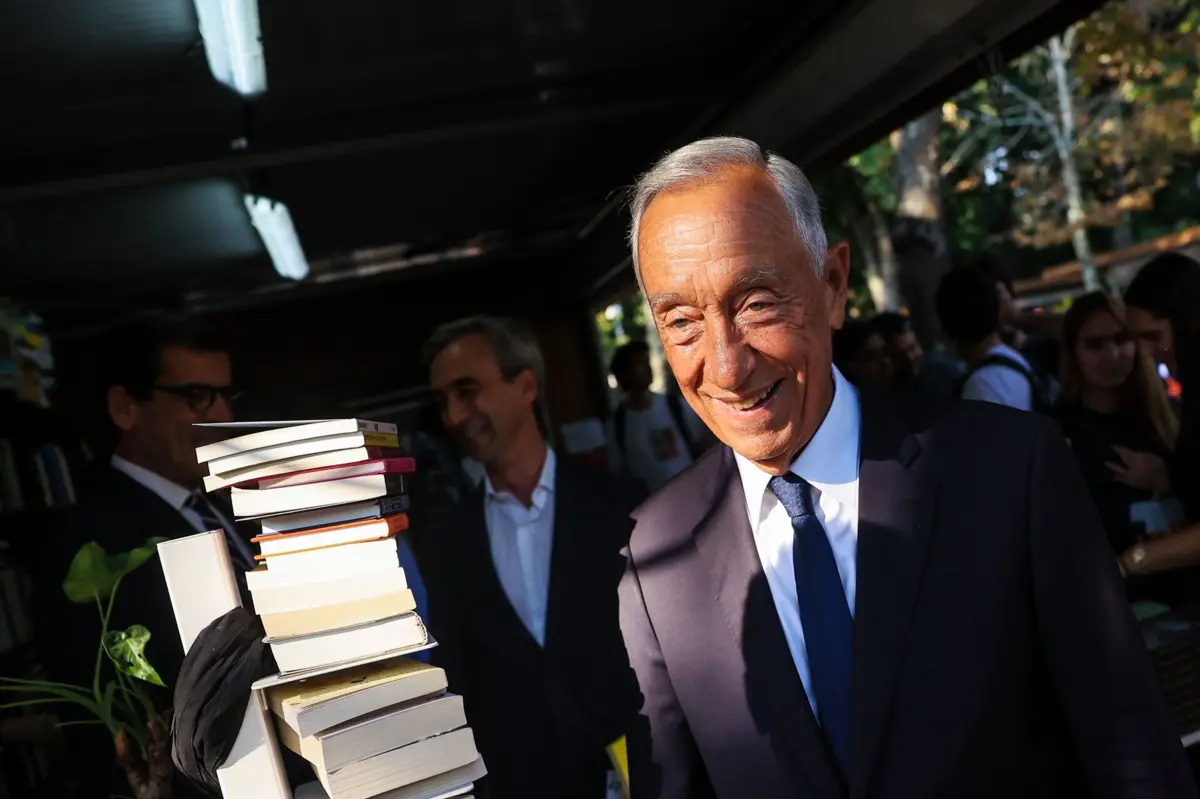 O presidente da República falou aos jornalistas à margem de uma visita à Feira do Livro do Porto