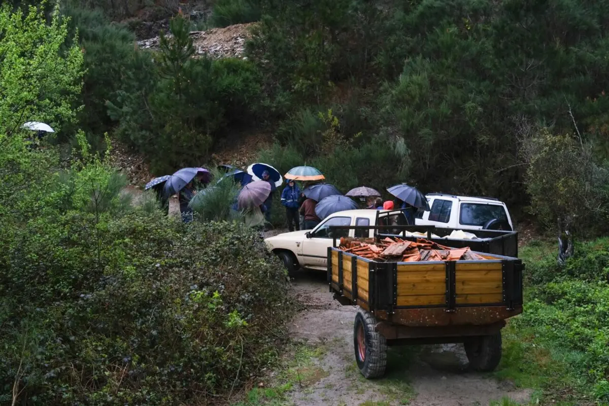 Na segunda-feira, população juntou-s epara impedir mudança do reboque