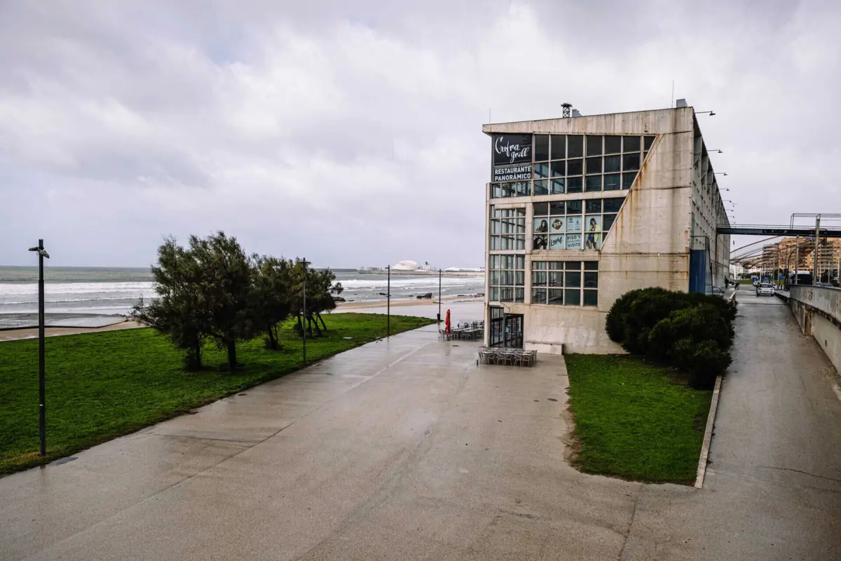 Imagem de contexto do artigo Aprovada nova concessão do Edifício Transparente preocupada com indefinição