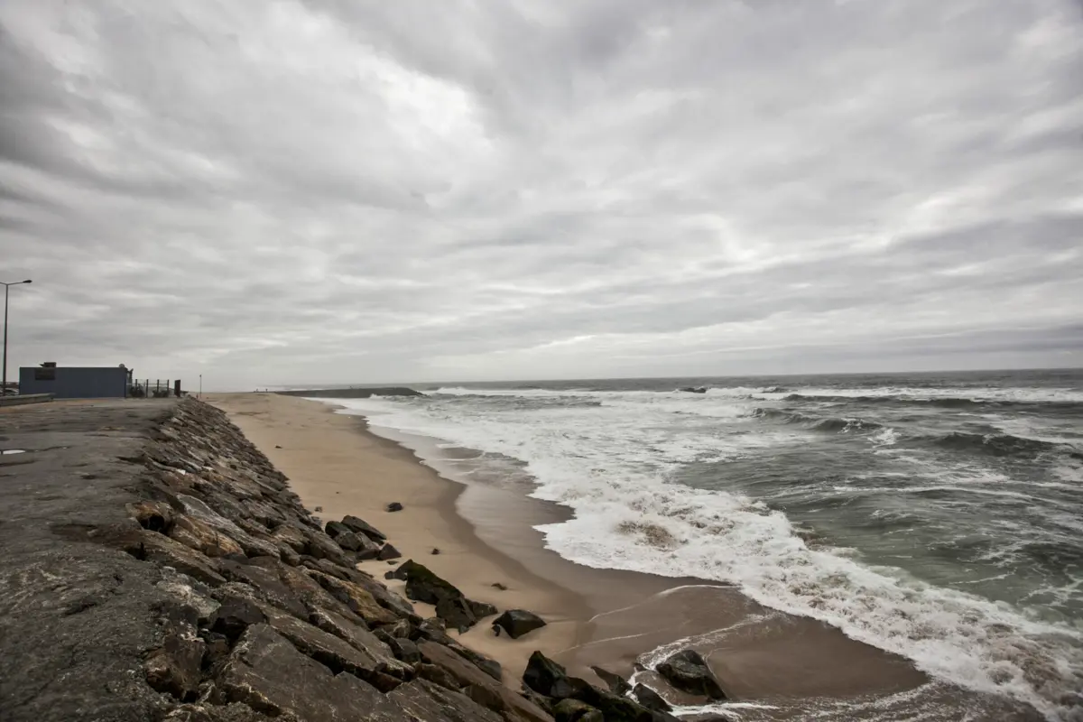 O pai e filhas foram assistidos no local