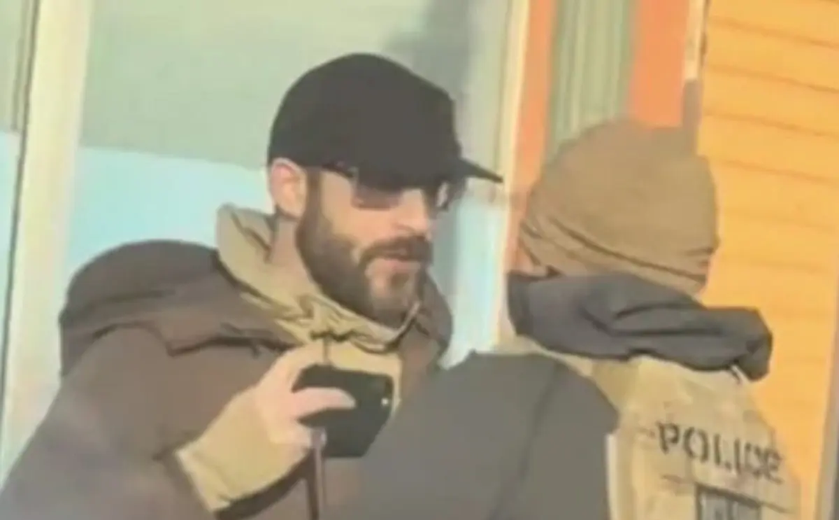 Imagem de contexto do artigo Vídeos mostram que enfermeiro morto nos EUA segurava um telemóvel e não uma arma