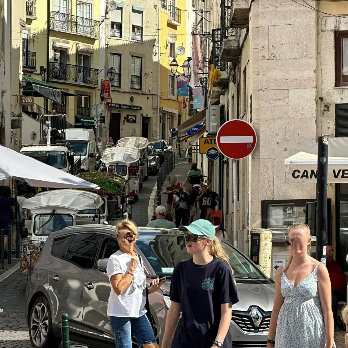 Tuk-tuks voltaram a circular na Rua dos Remédios