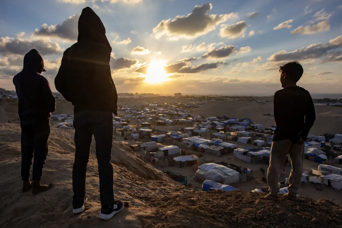 Cerca de 90% dos 2,3 milhões de habitantes de Gaza viram-se obrigados a deslocar-se e vivem em condições precárias