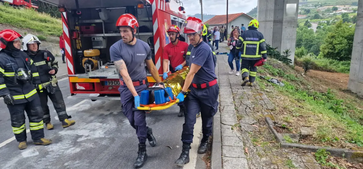 Meios em ação durante simulacro de aciente com 58 vítimas