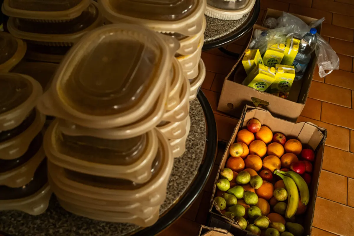 Portugueses entregaram, em massa, bens como fruta, água e leite