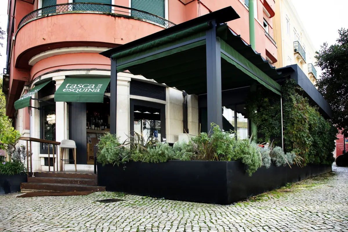 O restaurante localiza-se em Campo de Ourique, no centro de Lisboa.