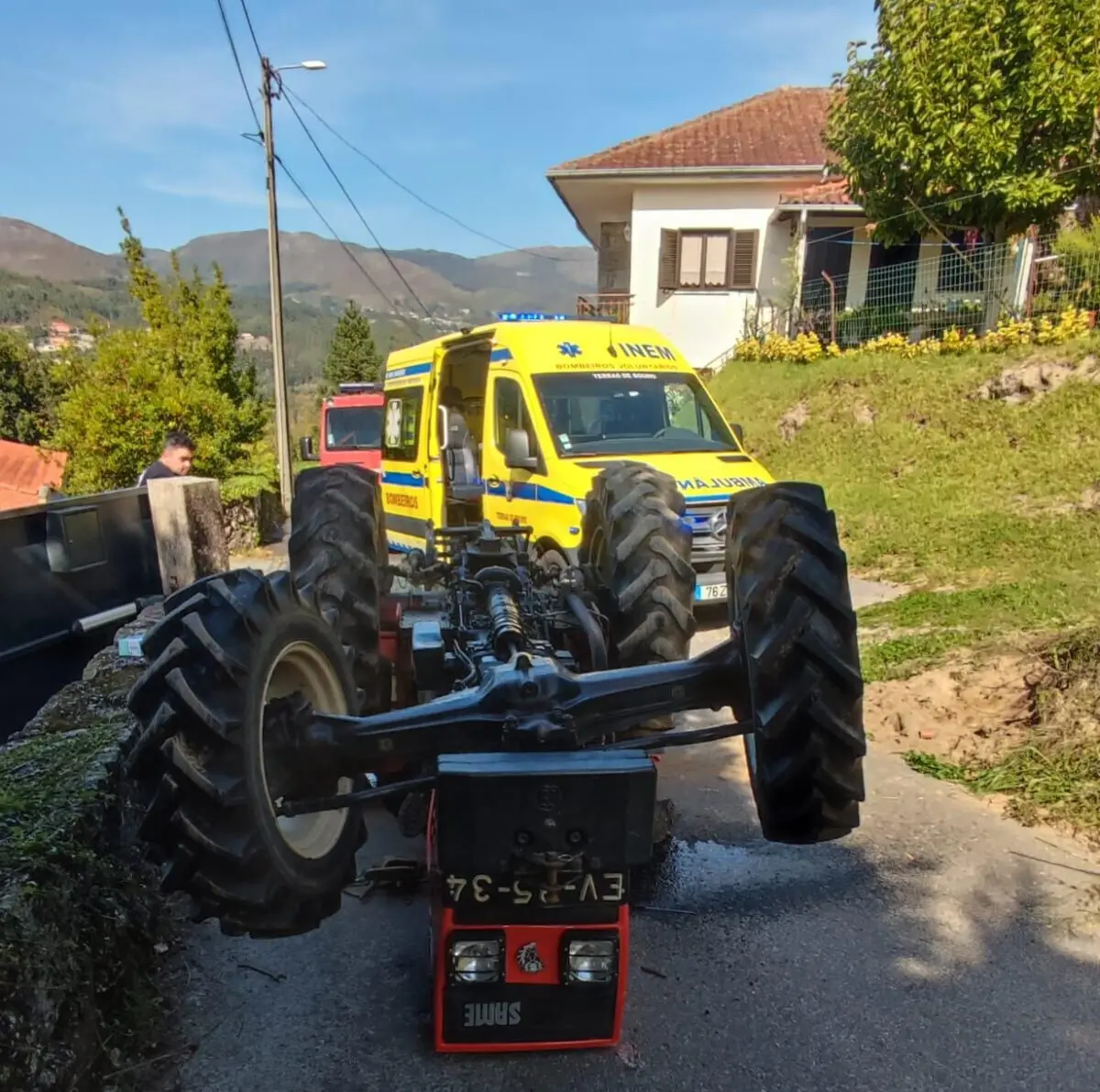 Imagem de contexto do artigo Homem morre debaixo do trator que manobrava em Terras de Bouro