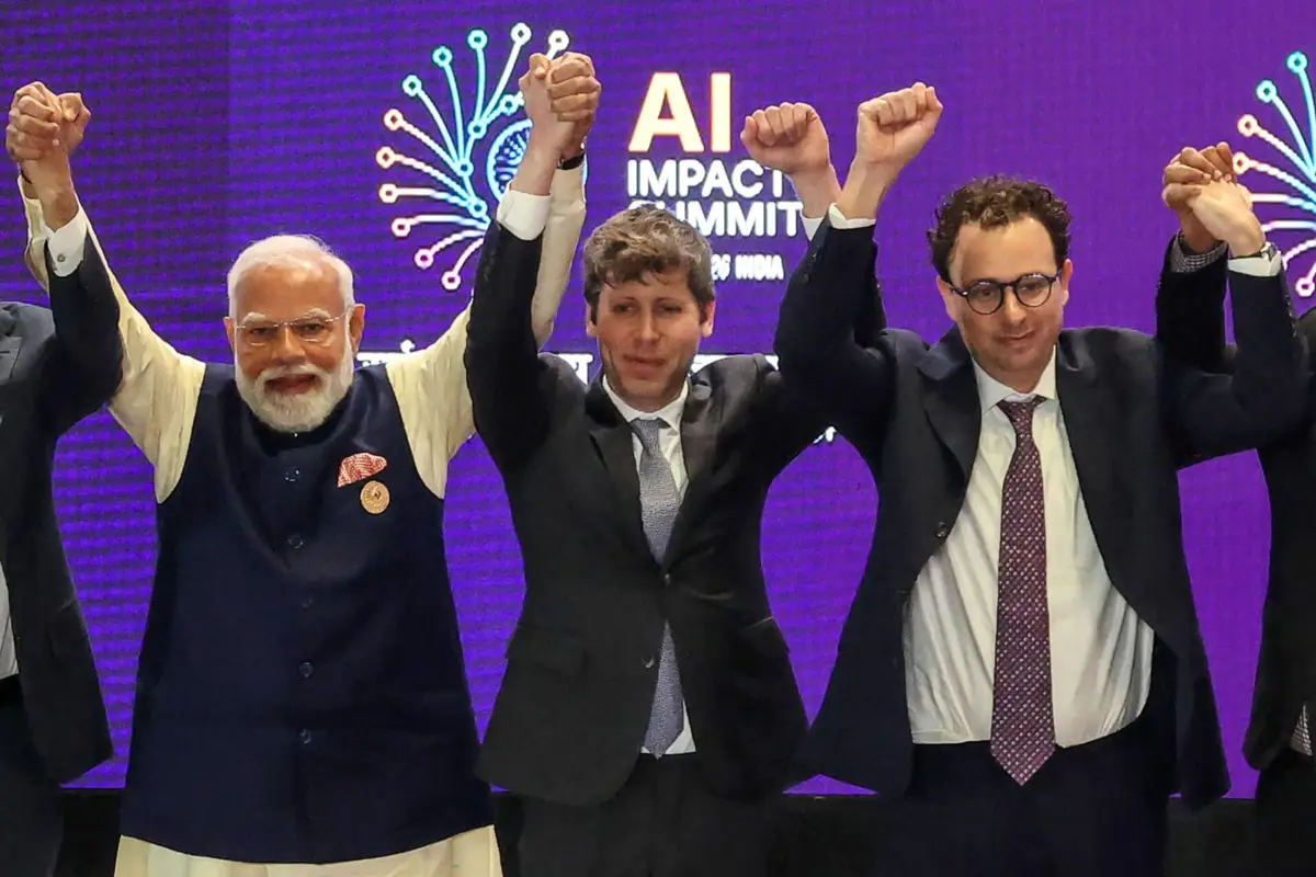 O primeiro-ministro indiano, Narendra Modi, o ceo da OpenAI, Sam Altman, e o CEO da Anthropic, Dario Amodei
