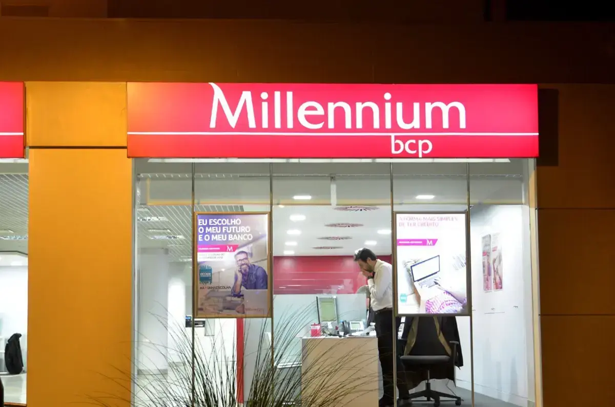 Homem foi detido na instituição bancária Millennium BCP, situada na Gare do Oriente