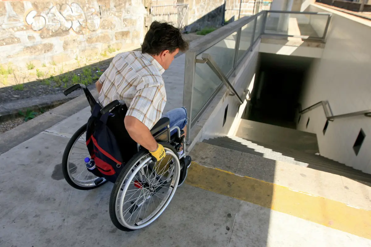 Falta de acessos para pessoas com mobilidade reduzida continua a ser um problema