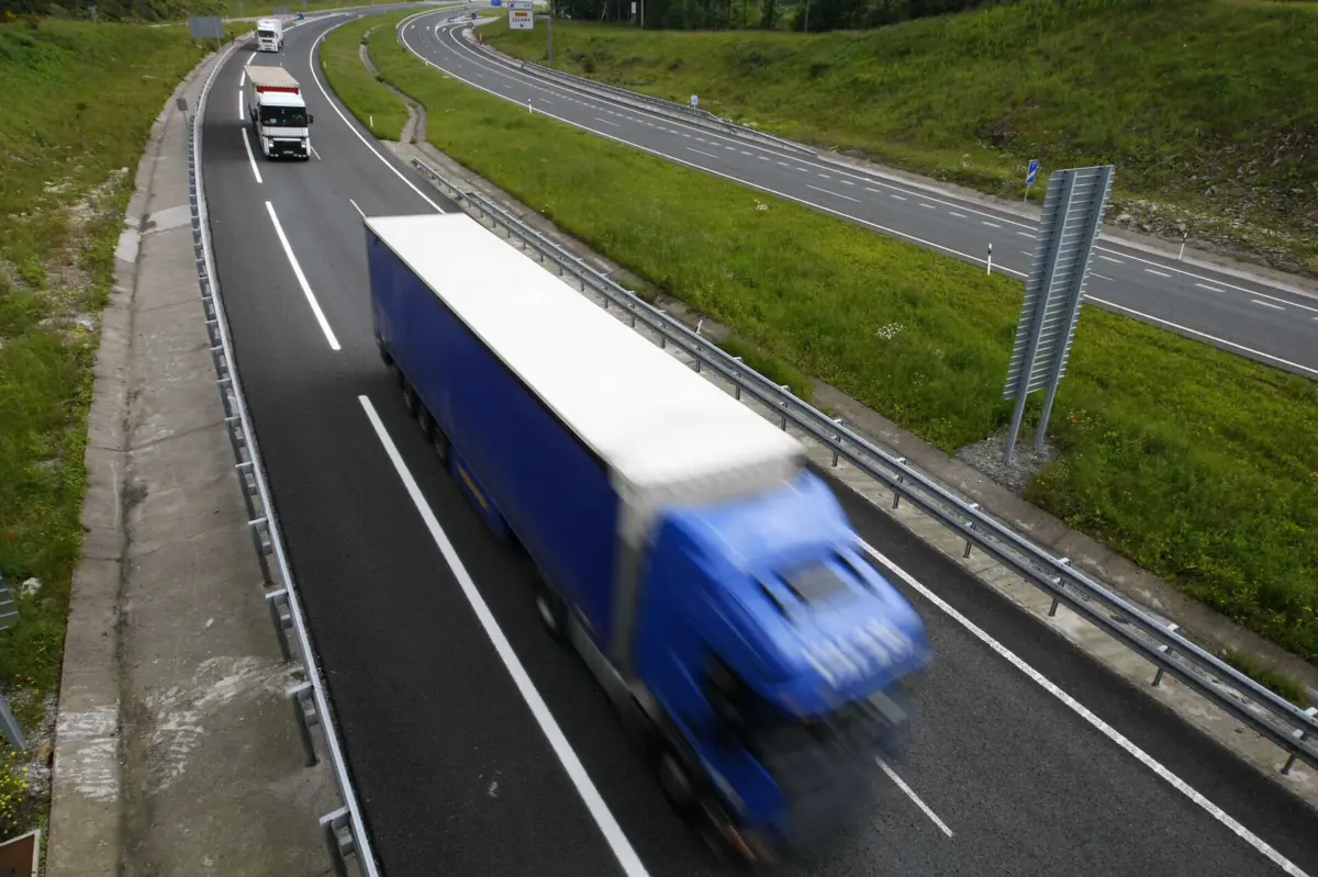 Camiões carregavam haxixe em armazém de Espanha e seguiam viagem com destino a vários países europeus