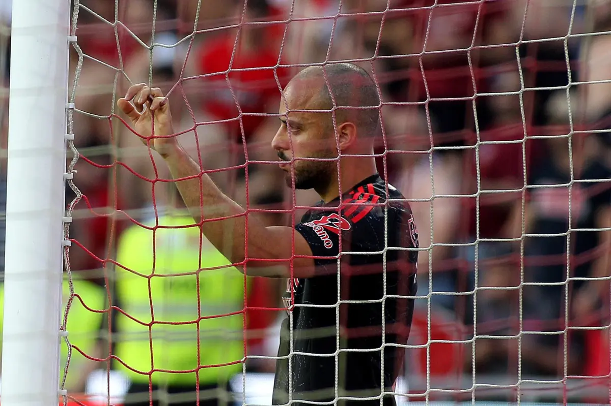 Arthur Cabral pode sair do Benfica