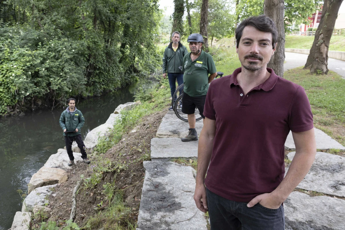 Artur Branco com a equipa de guarda-rios do Leça