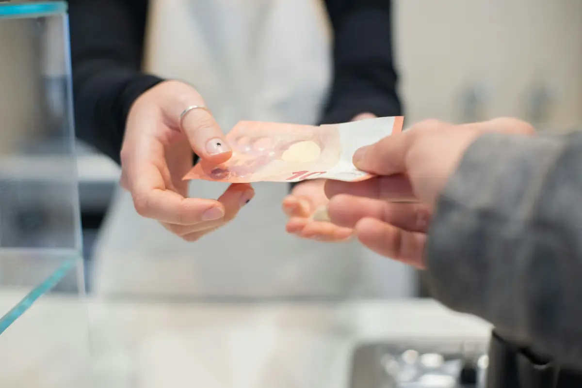 Imagem de contexto do artigo Apagões e ciberameaças: quanto dinheiro deve ter à mão em caso de emergência?