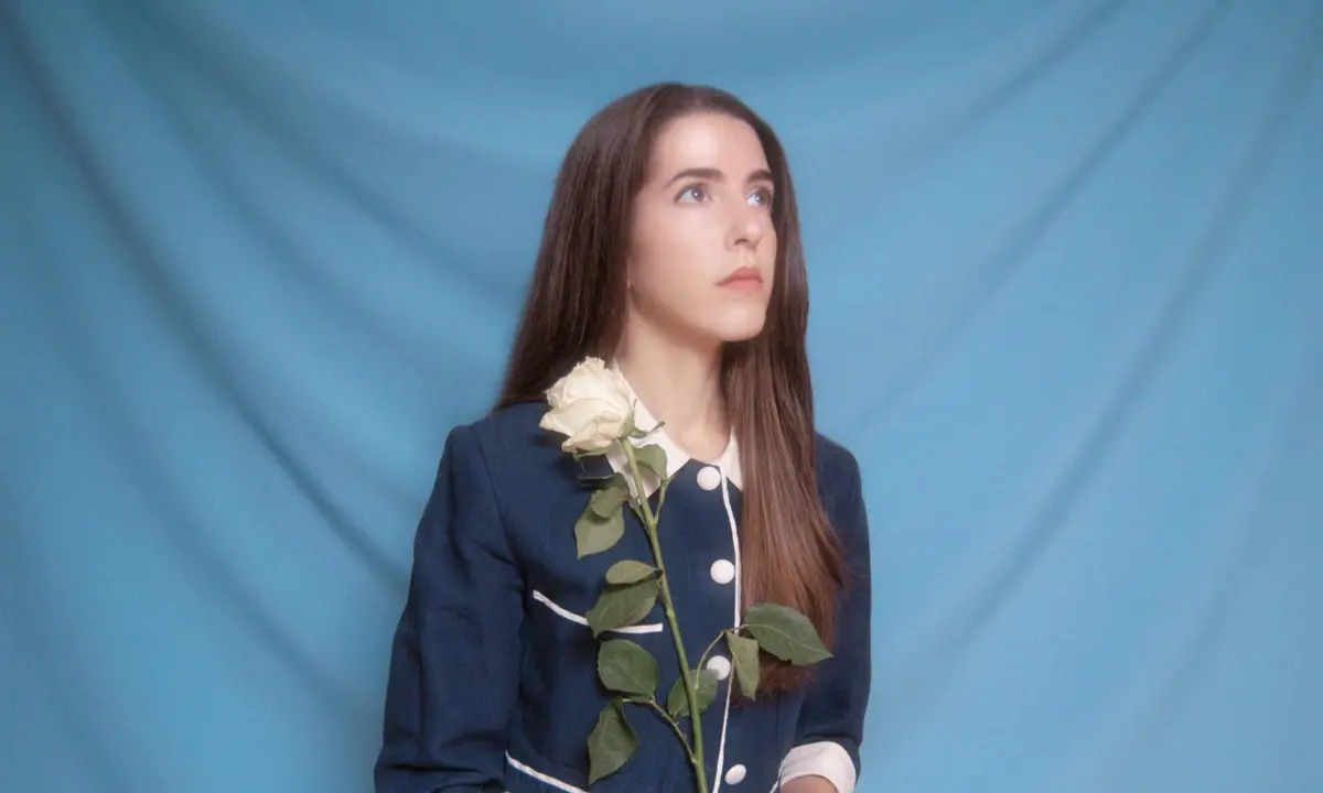 "Belonging", o disco de estreia de Lisa Sereno, já está disponível. Será apresentado ao vivo, em janeiro, em Lisboa, Porto e Coimbra