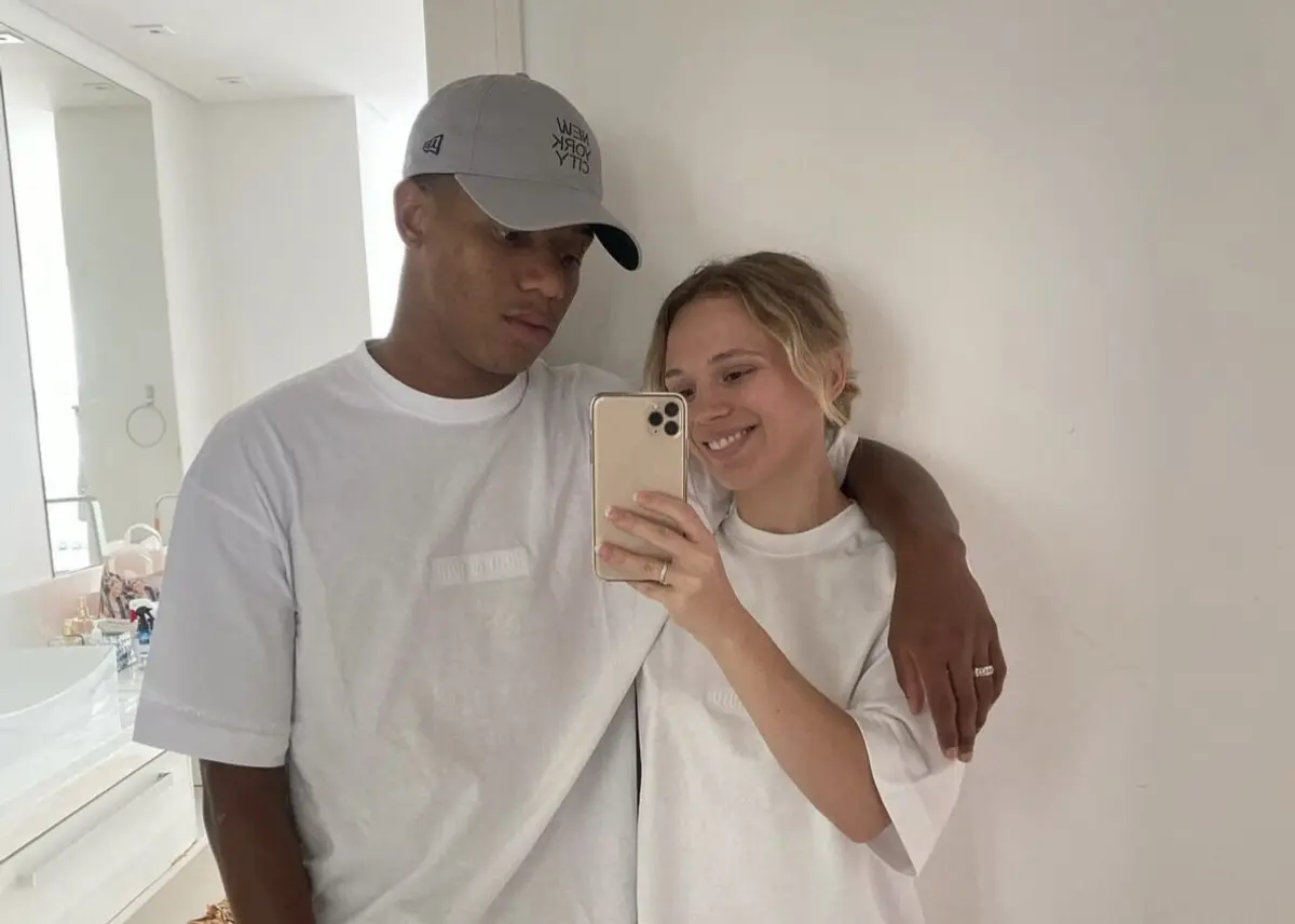 Imagem de contexto do artigo Futebolista David Neres pede namorada em casamento