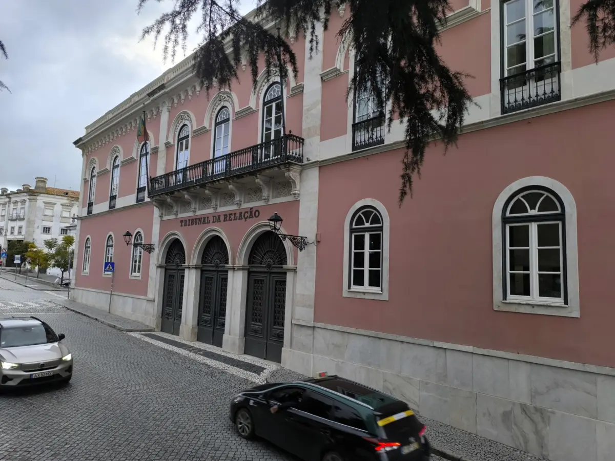 Tribunal da Relação de Évora livrou arguido da cadeia