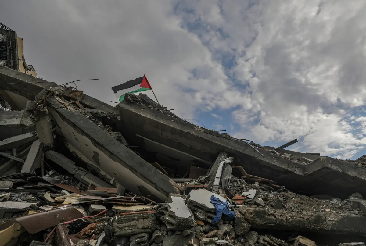 Quinze meses de guerra deixaram Gaza em escombros