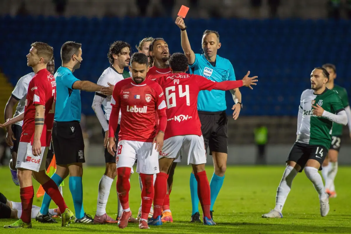 João Pinheiro liderou equipa de arbitragem que foi protagonista de mais um jogo controverso