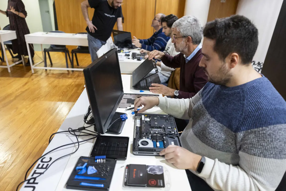 Objetivo é recuperar 500 computadores até ao fim do ano