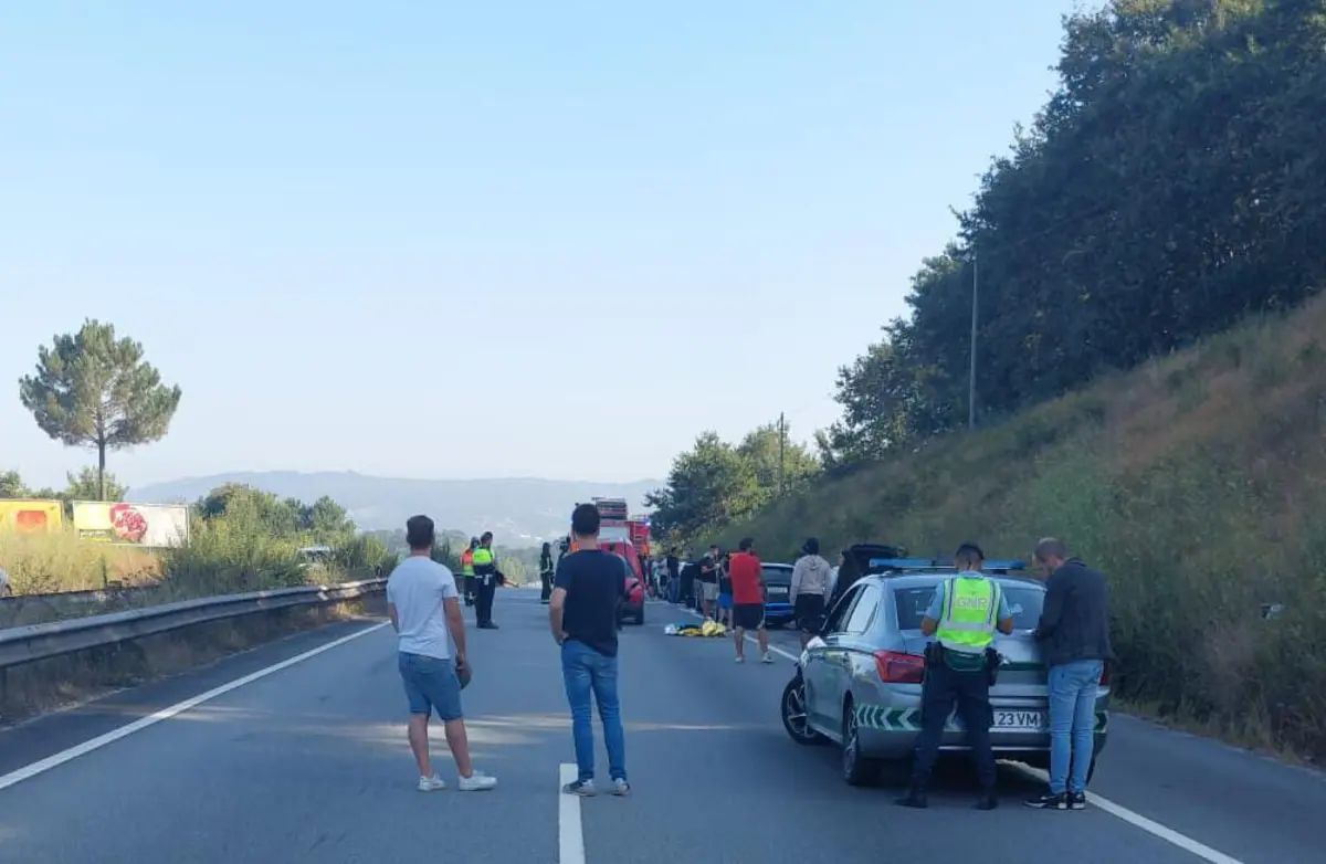 A circulação rodoviária continua interrompida na Variante do Cávado