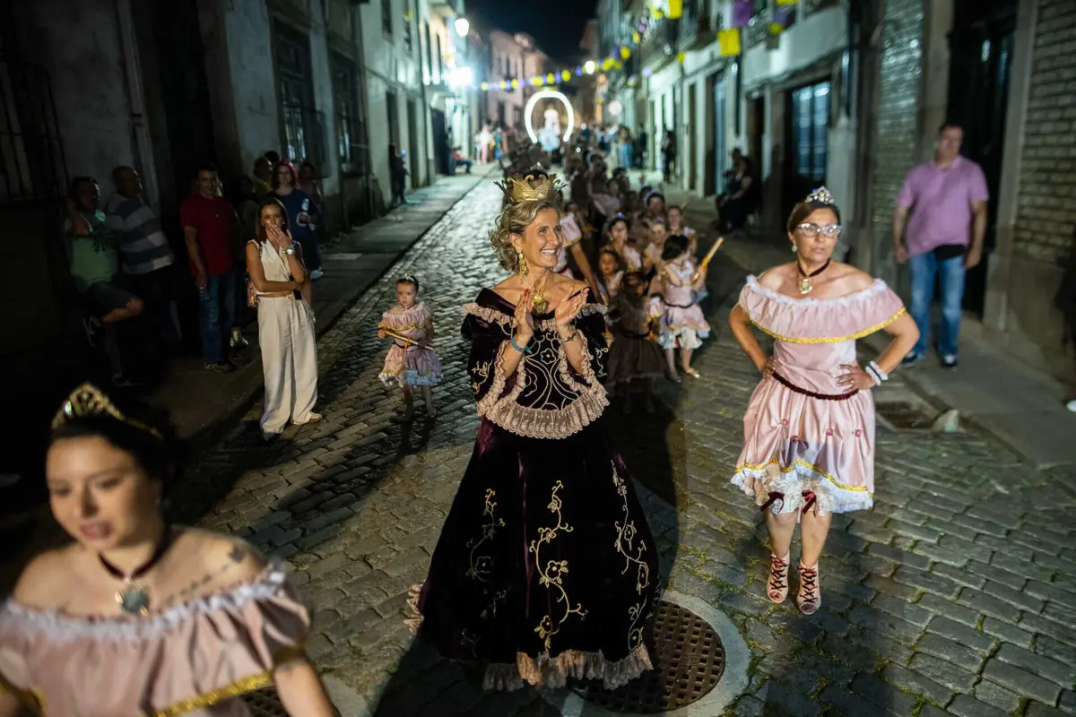 Ministra Aana Abrunhosa desfilou na marcha de São João