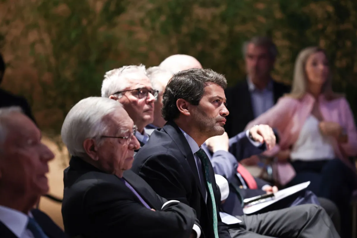 O líder do Chega, André Ventura, rejeita um teor racista nos cartazes